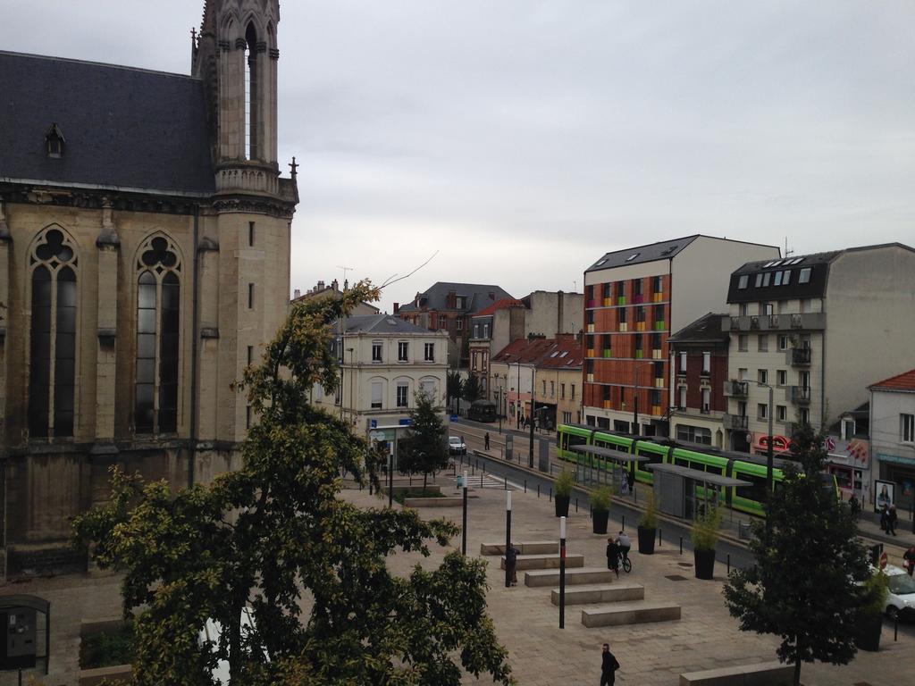 Hotel Le Parisien Remeš Exteriér fotografie