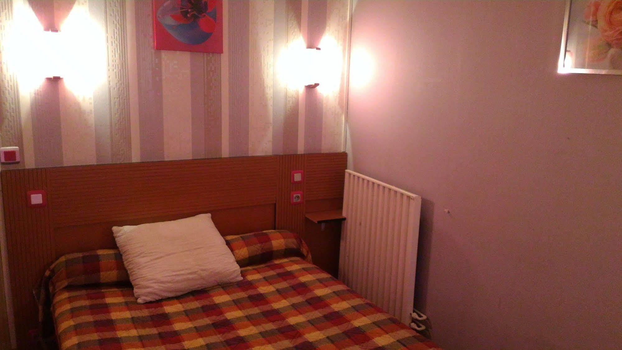 Hotel Le Parisien Remeš Exteriér fotografie